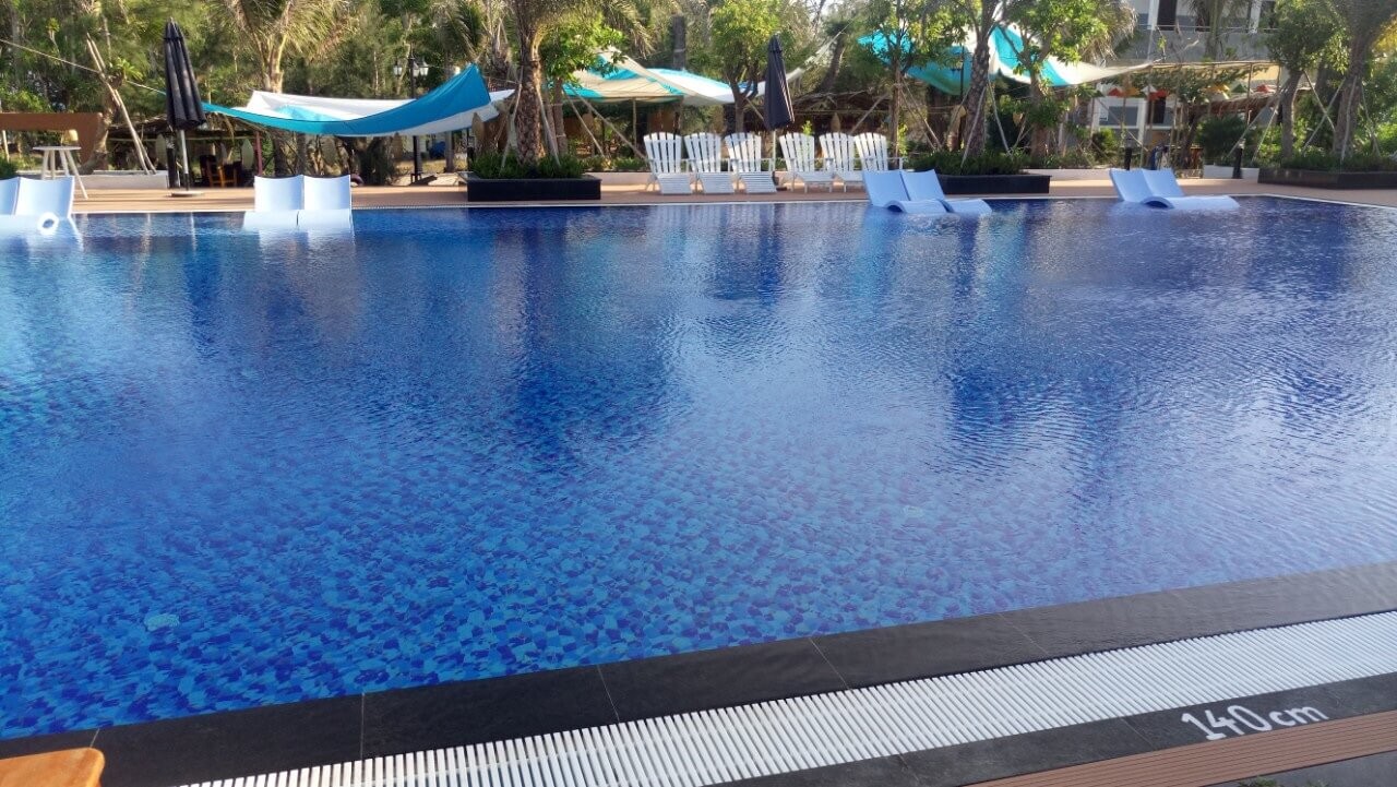 HCl giúp xử lý nước hồ bơi bẩn, ô nhiễm