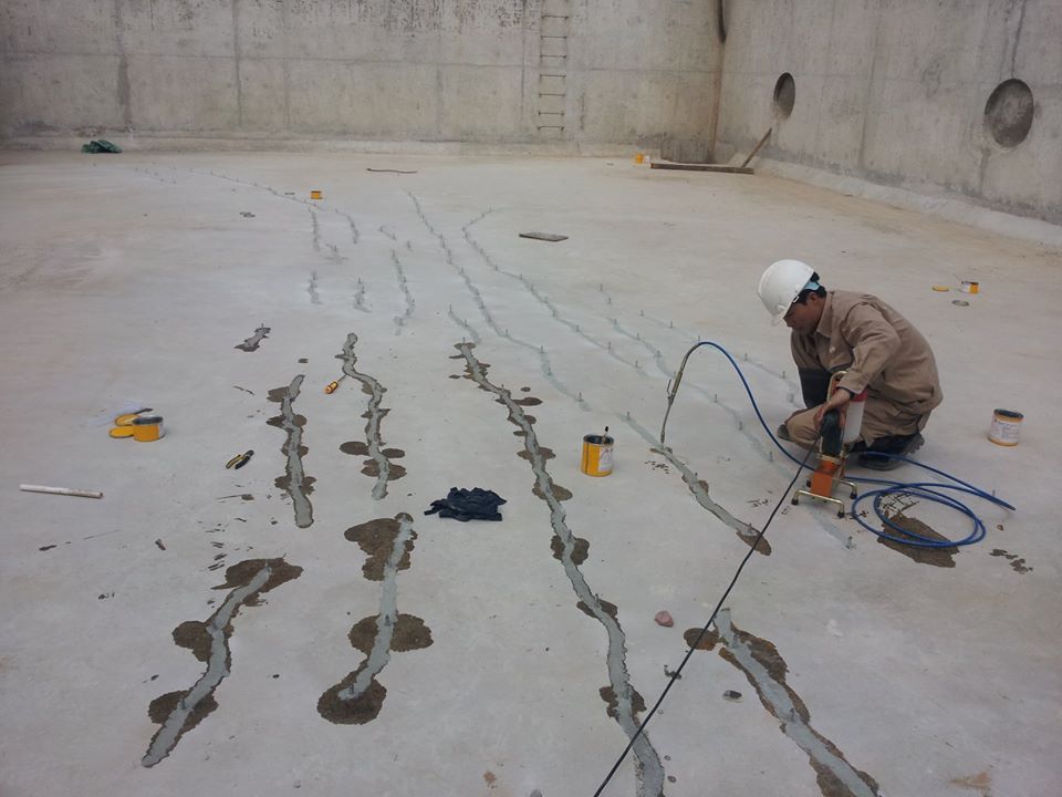 Bơm keo gốc Epoxy