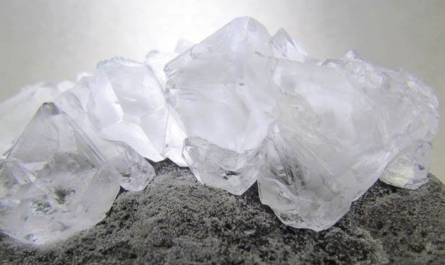 MỘT SỐ ƯU ĐIỂM VÀ HẠN CHẾ CỦA TẤM NHÔM