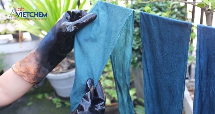 Anilin là nguyên liệu sản xuất thuốc nhuộm dùng trong ngành dệt may