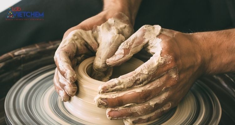 BaCO3 là chất hỗ trợ dòng chảy trong sản xuất gốm sứ