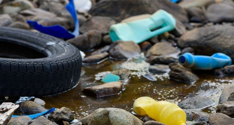 Nước chứa Stirene có thể có cặn dầu và mùi khó chịu