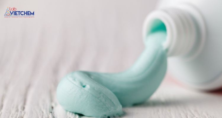 Kem đánh răng giúp tẩy vết rỉ sét trên inox