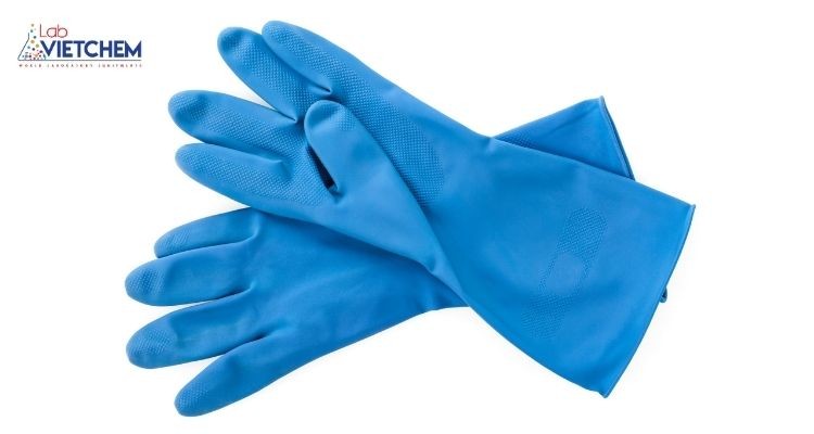 Sử dụng đồ bảo hộ khi sử dụng hydrogen peroxide