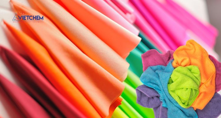 (CH3)2CO làm dung môi cho quá trình tổng hợp chất xơ