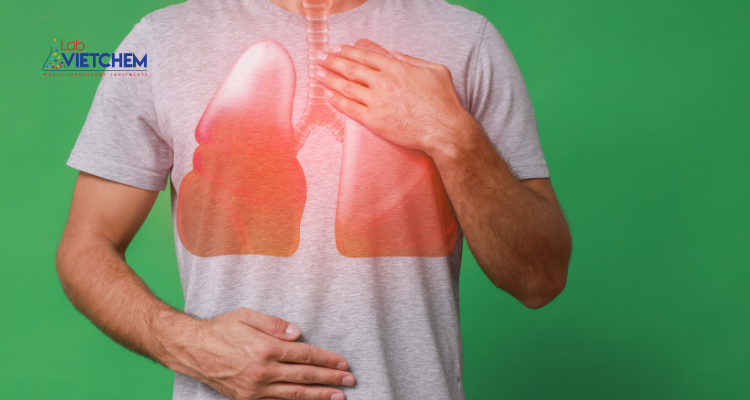 Hít phải hơi methyl formate có thể gây tức ngực và khó thở