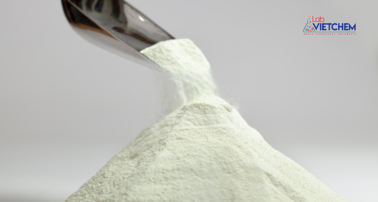CMC là chất bột màu trắng, hơi vàng