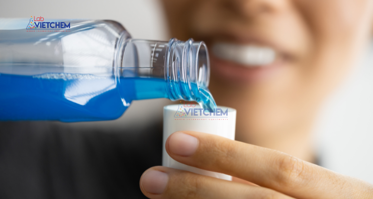 Cách sử dụng nước súc miệng đúng cách 