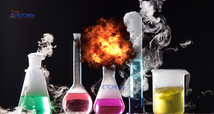 Natri bohiđrua trong dimethylformamit ở 17°C có thể gây nổ