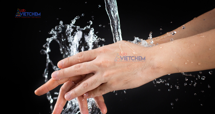 Gây đỏ mắt khi tiếp xúc lâu trong nước có chứa CuSO4