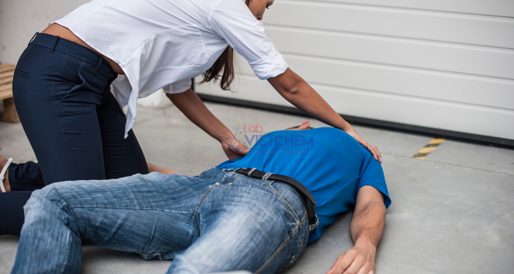 Sơ cứu nạn nhân ngộ độc h2o2