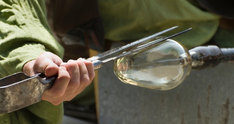 HF được sử dụng trong điêu khắc thủy tinh