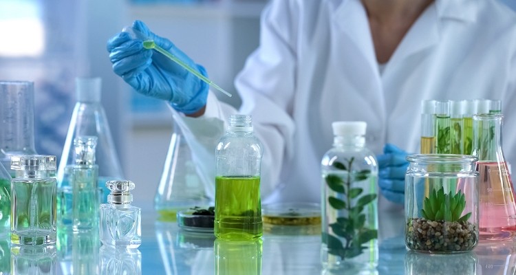 Hexan được dùng làm dung môi chiết xuất dược liệu