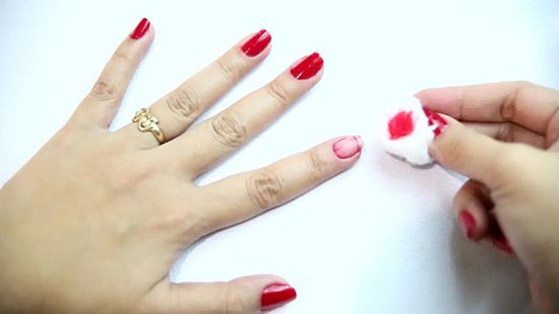 Acetone được dùng làm chất tẩy sơn móng tay