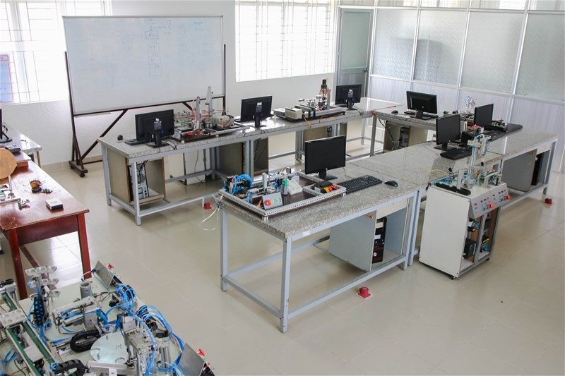 Nhược điểm của bàn thí nghiệm mặt đá