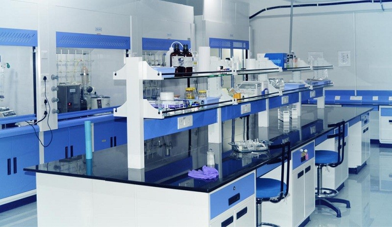 Chất liệu bàn thí nghiệm có khả năng kháng hóa chất