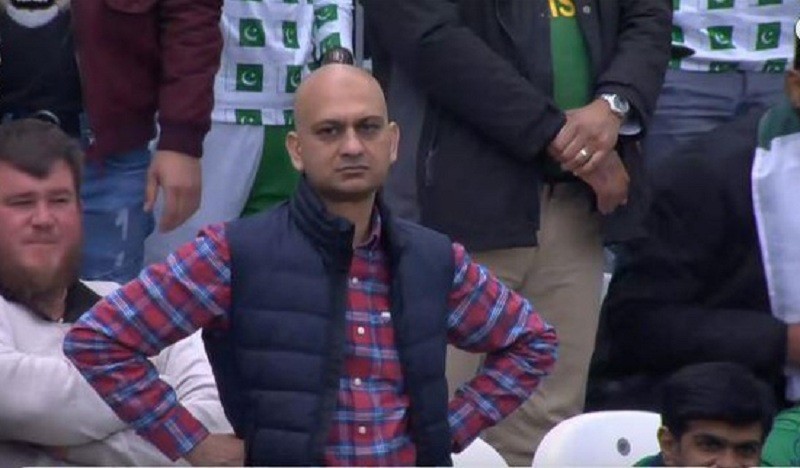 Meme Ảnh về một người đàn ông chống tay lên hông