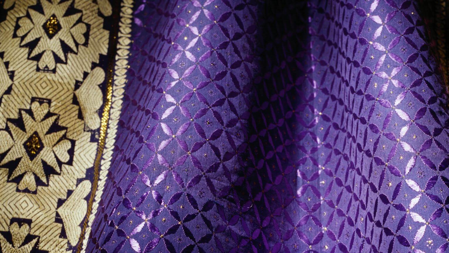 Màu tím là biểu tượng của hoàng gia