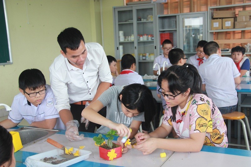 Trẻ sẽ nhận được sự hỗ trợ từ những người xung quanh