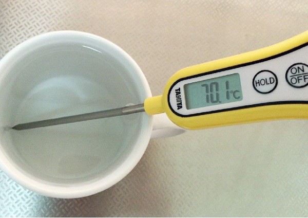 Độ dẫn điện của dung dịch sẽ tỉ lệ thuận với nhiệt độ của dung dịch