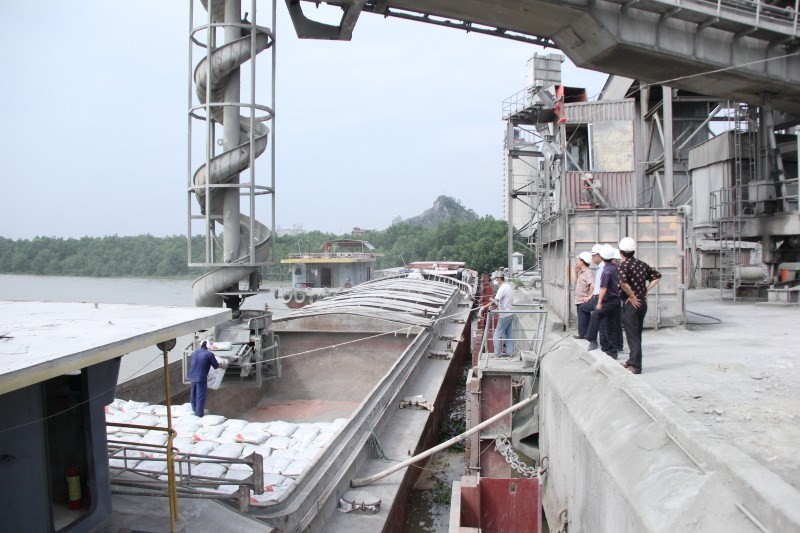 Là nguyên liệu sản xuất xi măng