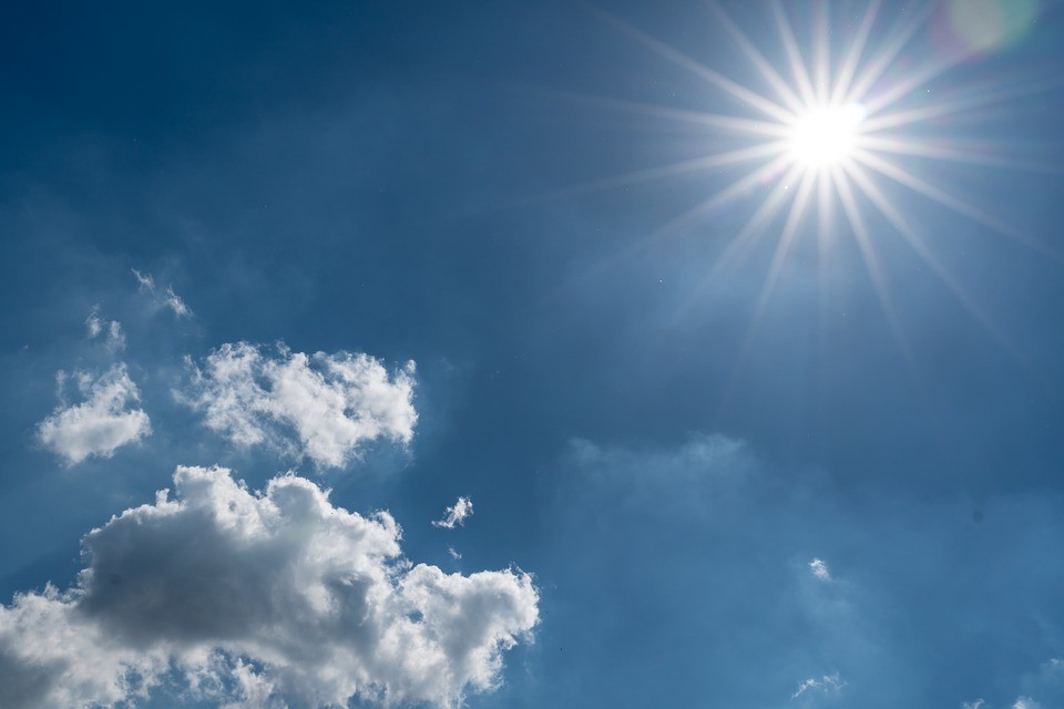 Nguồn ánh sáng xanh tự nhiên là ánh sáng mặt trời