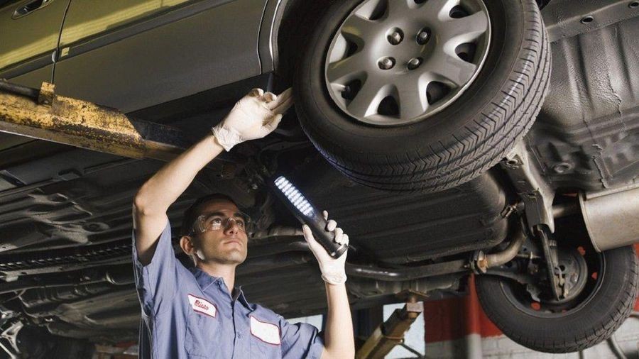 Kiểm tra gầm và lốp xe