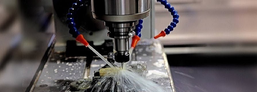 Dầu làm mát máy CNC không có nước có màu trong