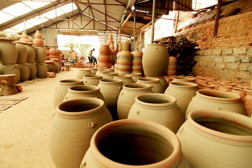 Vôi sống được sử dụng làm chất trợ cơ bản cho men nung