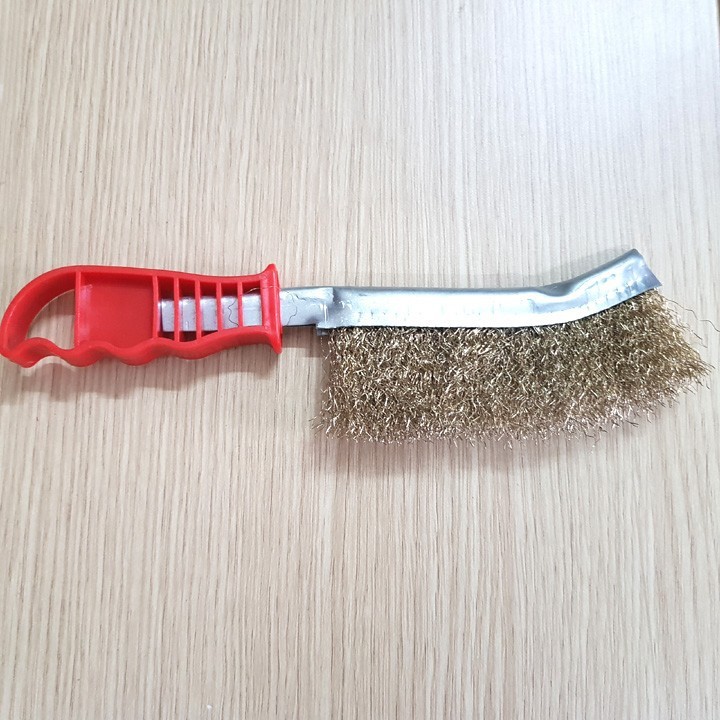 Sử dụng bàn chải dây