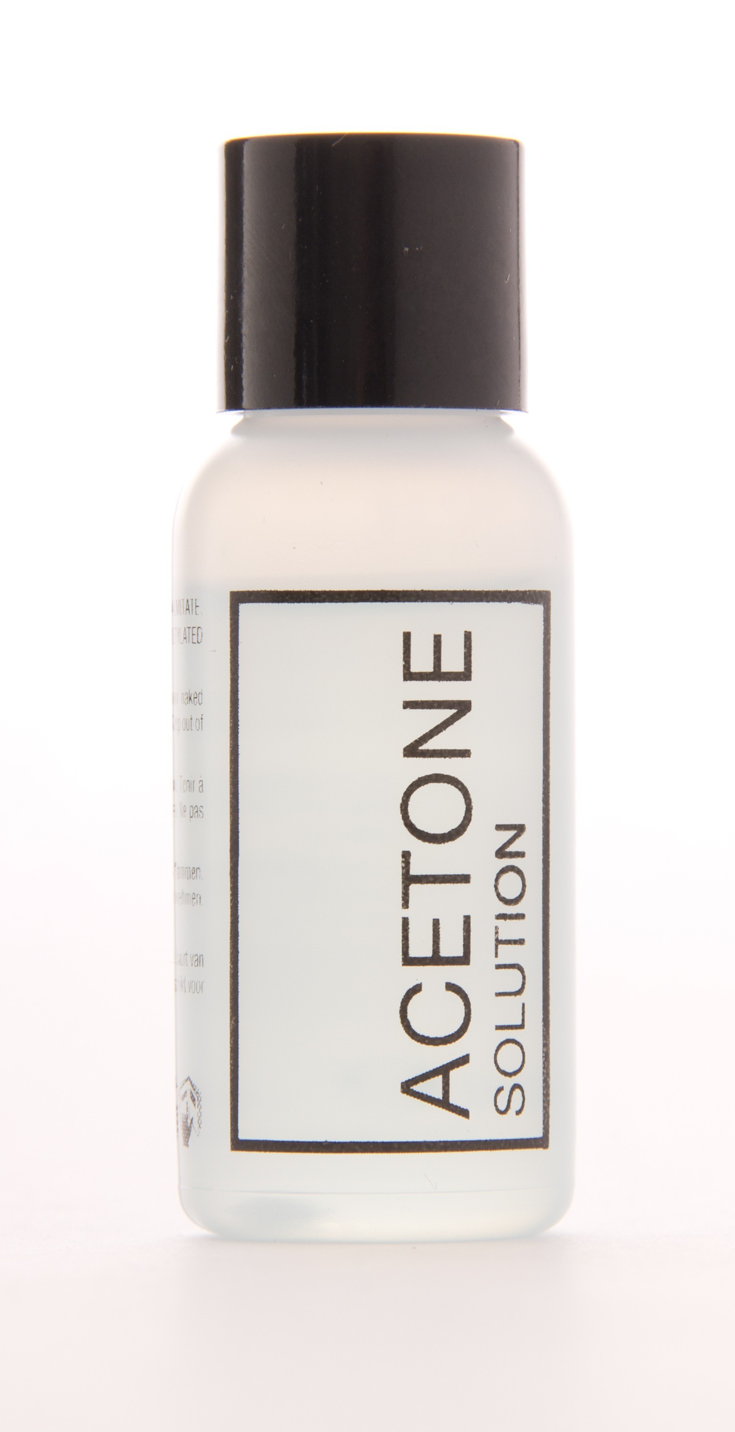 Dùng nước tẩy sơn móng tay