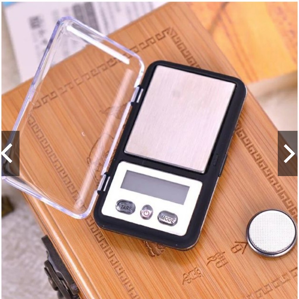 Đặt cân trên mặt bàn phẳng, không dao động