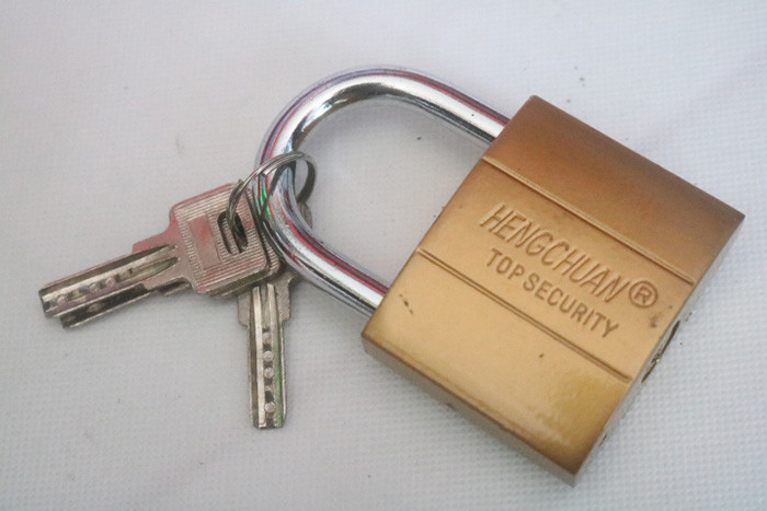 Mẹo tẩy keo 502 trên chìa khóa