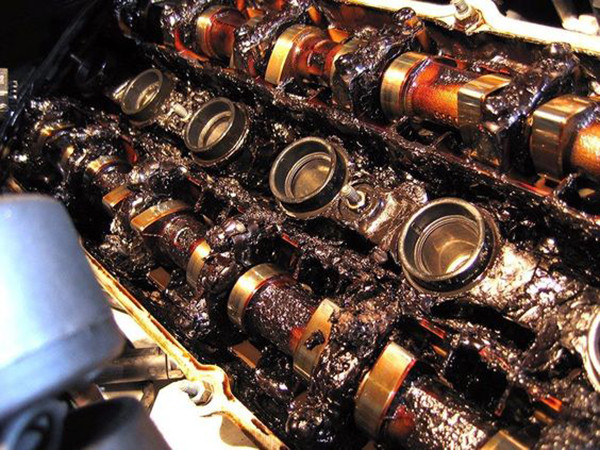 Hóa chất tẩy rửa dầu mỡ trên máy móc