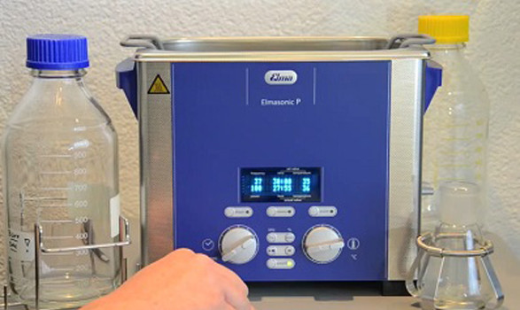 Sử dụng bể làm sạch siêu âm phòng thí nghiệm