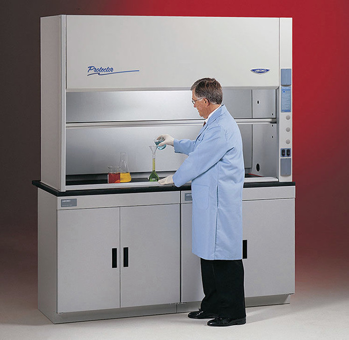 Tủ hút giúp đảm bảo an toàn cho người thí nghiệm