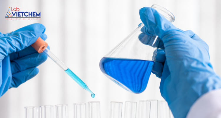 Pipet là dụng cụ được sử dụng phổ biến trong phòng thí nghiệm