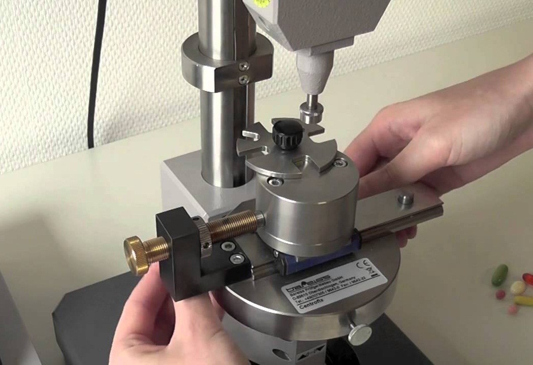 Độ cứng của vật liệu là gì?