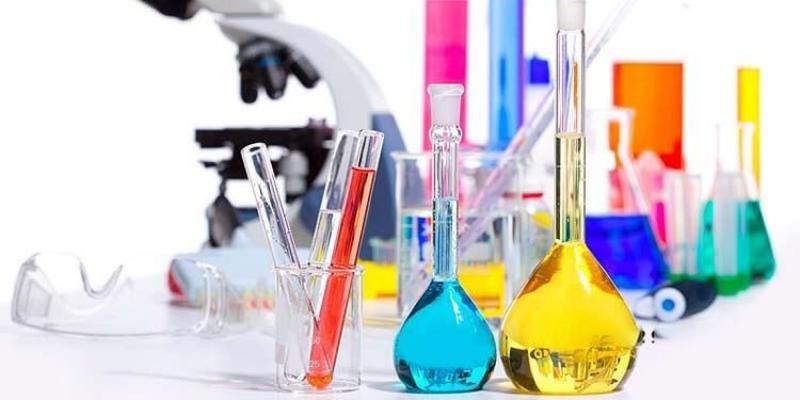 Dụng cụ phòng thí nghiệm dùng để phân tích mẫu nghiên cứu