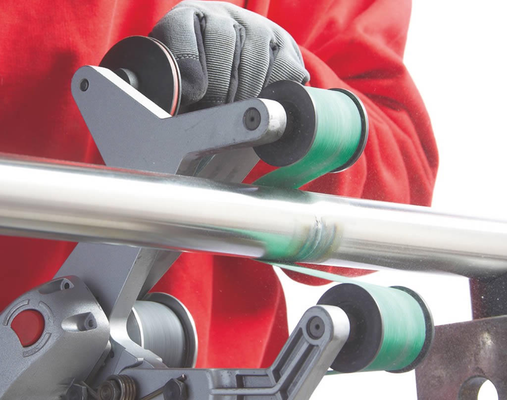 Đánh bóng kim loại bằng tay