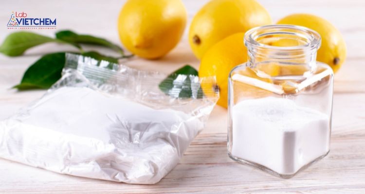 chanh kết hợp với muối tạo thành hỗn hợp tẩy rỉ sét