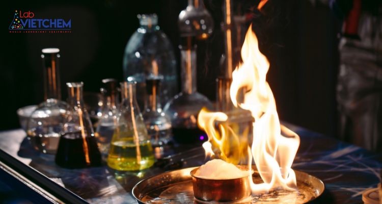 Các hóa chất tiếp xúc với nhau có thể gây cháy, nổ