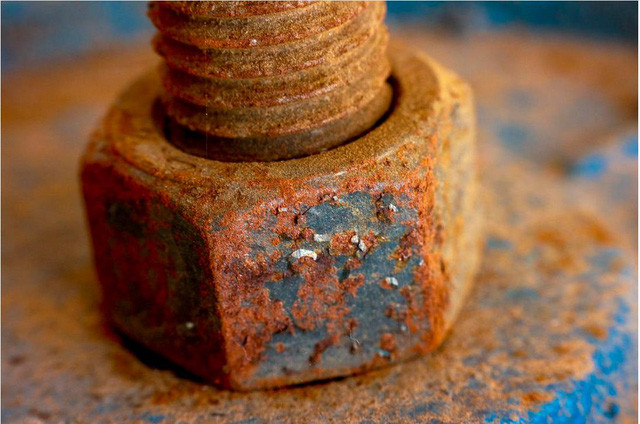 Cách tẩy rỉ sét bằng Coca Cola trên kim loại