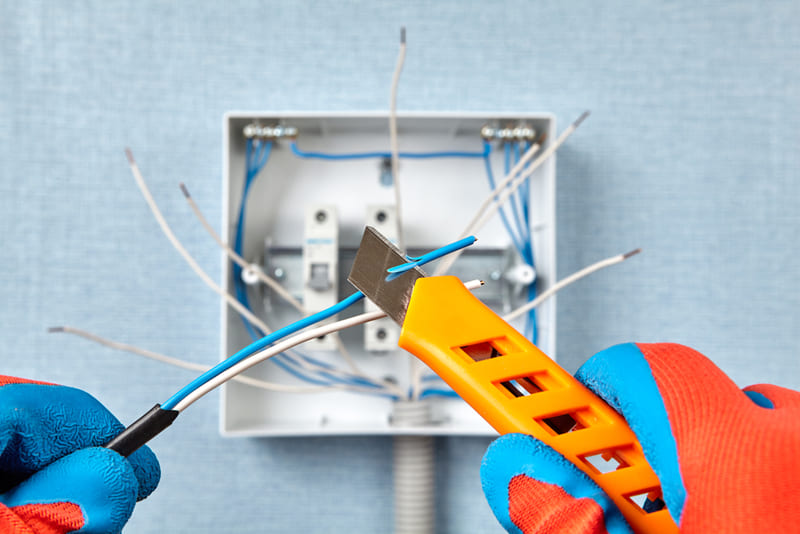 Cách lắp card điện bằng dao