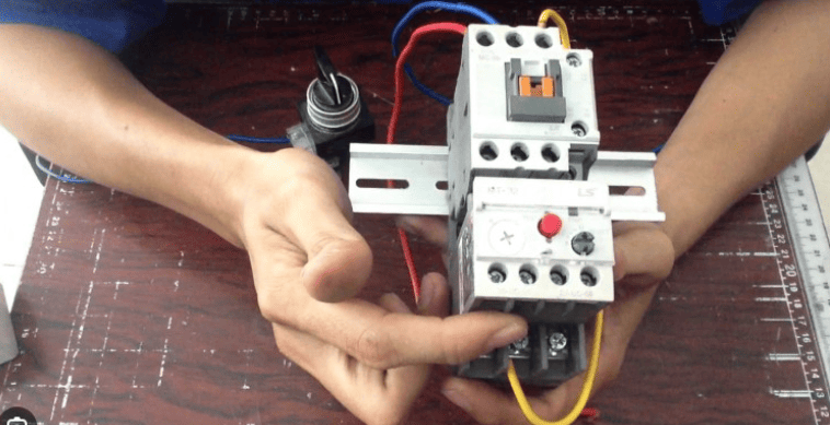Cách đấu nối rơle nhiệt ba pha và một pha theo cơ học chuẩn Cách kích hoạt công tắc sưởi ba pha và chuẩn một pha