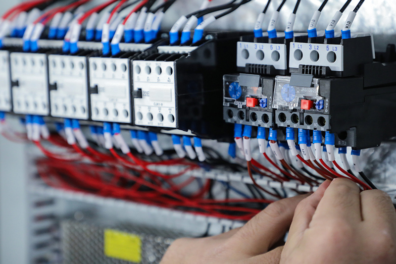 Khởi đầu là gì? Nguyên lý làm việc và sự khác biệt so với contactor mạch điều khiển