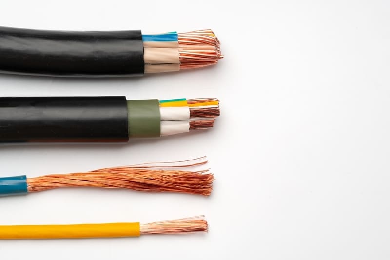 Dây dẫn bọc cách điện: Công dụng, phân loại và so sánh với dây dẫn trần day dan boc cach dien la gi 4
