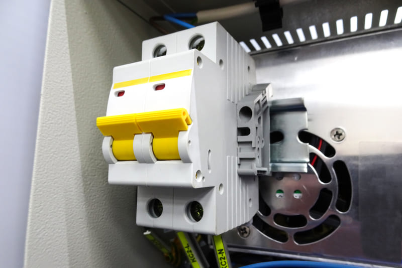 Cầu dao 1 pha 2 cực là gì? So sánh với máy cắt 1 pha 1 cực aptomat-1-phase-2-cuc-la-gi