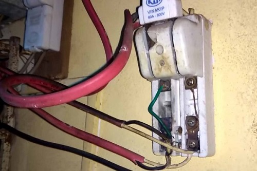 Cầu dao nóng lên: nguyên nhân và giải pháp Vấn đề bữa tối với nước nóng