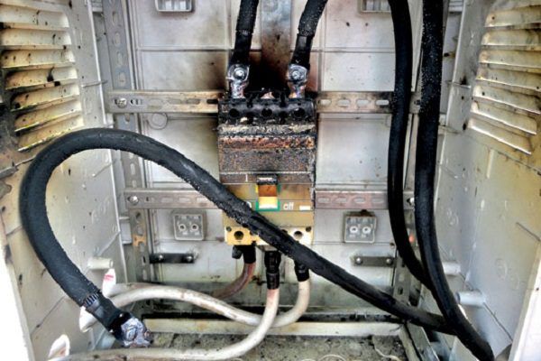 Cách xử lý nhanh khi cầu dao bị cháy Nguyễn Nhậm Bichai